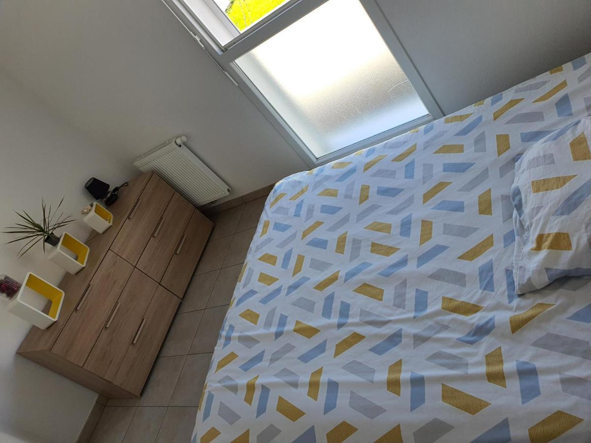 Chambre 11M2 Dans Maison Toute Equipee Tresses Exterior photo